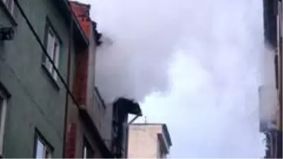 Bursa'da salça yaparken ev küle döndü Bursa'da salça yaparken ev küle döndü