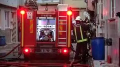 Bursa'da salça yaparken ev küle döndü Bursa'da salça yaparken ev küle döndü