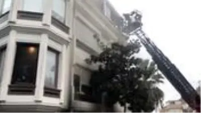 Çamaşır makinesi büyük bir gürültüyle patladı, yangın çıktı Çamaşır makinesi büyük bir gürültüyle patladı, yangın çıktı