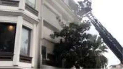 Çamaşır makinesi büyük bir gürültüyle patladı, yangın çıktı Çamaşır makinesi büyük bir gürültüyle patladı, yangın çıktı
