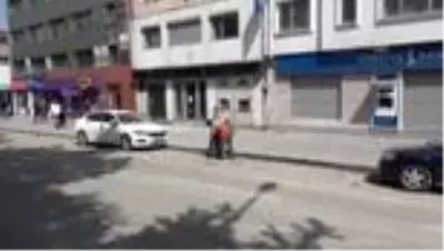 Çöp arabasını özenle temizleyen temizlik işçisi sosyal medyada ilgi odağı oldu Çöp arabasını özenle temizleyen temizlik işçisi sosyal medyada ilgi odağı oldu