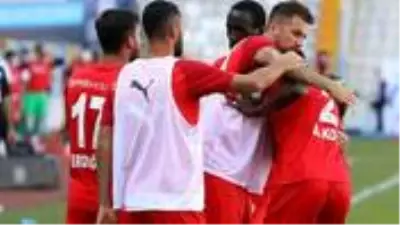 Demir Grup Sivasspor, deplasmanda Erzurumspor'u 2-1 mağlup etti Demir Grup Sivasspor, deplasmanda Erzurumspor'u 2-1 mağlup etti