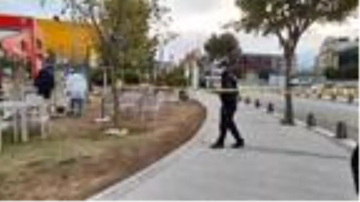 (Ek Bilgilerle)Silivri'de bir kişi boşanma aşamasındaki eşini ve arkadaşını vurdu: 1 ölü