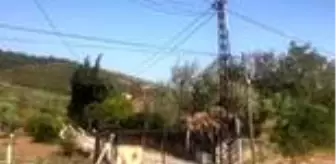 Yeniköy Mahallesi: Emekli öğretmen elleri ayakları bağlanıp tüfekle vurulmuş halde bulundu Yeniköy Mahallesi: Emekli öğretmen elleri ayakları bağlanıp tüfekle vurulmuş halde bulundu