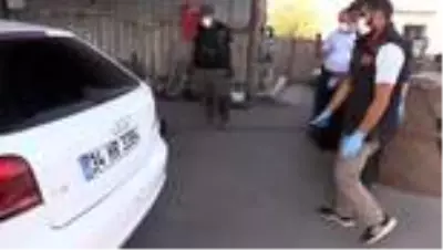 Emekli polisin aracında 61 kilo 750 gram eroin bulundu Emekli polisin aracında 61 kilo 750 gram eroin bulundu