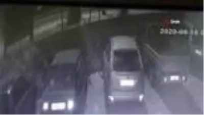 Emlak dükkanına molotofkokteyli atan zanlı tutuklandı Emlak dükkanına molotofkokteyli atan zanlı tutuklandı