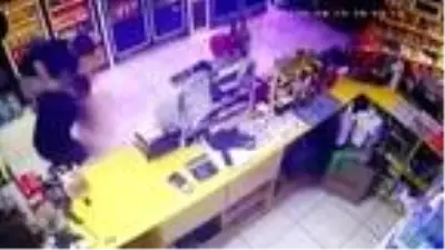 Esenyurt'ta yaralanmayla sonuçlanan tabanca şakası kamerada Esenyurt'ta yaralanmayla sonuçlanan tabanca şakası kamerada