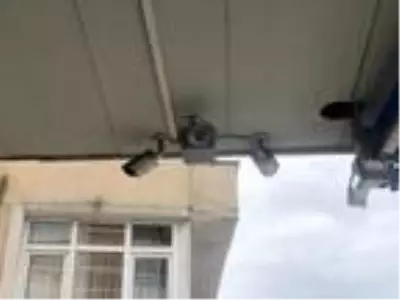 Eyüpsultan'da kadının kucağında çocukla hırsızlık yaptığı anlar kamerada Eyüpsultan'da kadının kucağında çocukla hırsızlık yaptığı anlar kamerada