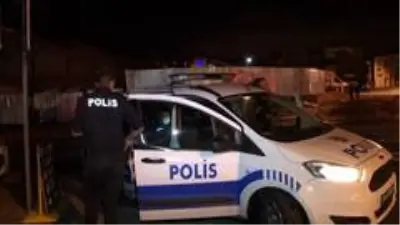 Fatih Belediyesi'nin eski belediye araçları alev alev yandı Fatih Belediyesi'nin eski belediye araçları alev alev yandı