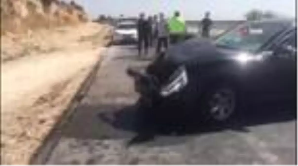 Gaziantep'te lüks otomobil araca çarptı: 3 yaralı