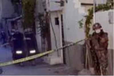 Husumetlisini vurup intihara kalkıştı, özel harekat polisinin operasyonuyla yakalandı Husumetlisini vurup intihara kalkıştı, özel harekat polisinin operasyonuyla yakalandı