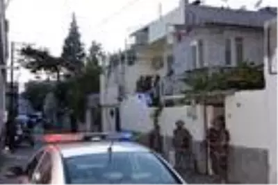 Husumetlisini vurup intihara kalkıştı, özel harekat polisinin operasyonuyla yakalandı Husumetlisini vurup intihara kalkıştı, özel harekat polisinin operasyonuyla yakalandı