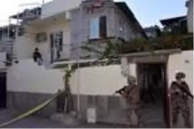 Husumetlisini vurup intihara kalkıştı, özel harekat polisinin operasyonuyla yakalandı Husumetlisini vurup intihara kalkıştı, özel harekat polisinin operasyonuyla yakalandı