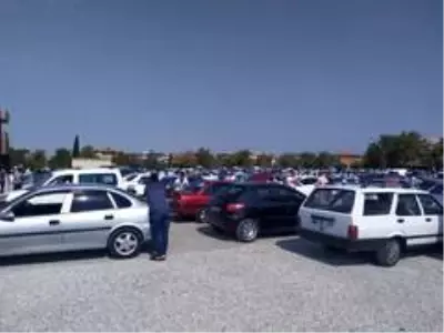 İkinci el oto pazarında hareket çok satış yok İkinci el oto pazarında hareket çok satış yok