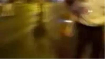 - İsrail'de protestocuları araçla ezmek isteyen sürücü engellendi - İsrail'de protestocuları araçla ezmek isteyen sürücü engellendi
