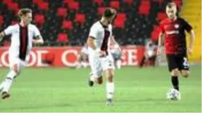 Karagümrük, Mevlüt Erdinç'in son dakika golüyle Gaziantep FK ile 2-2 berabere kaldı Karagümrük, Mevlüt Erdinç'in son dakika golüyle Gaziantep FK ile 2-2 berabere kaldı