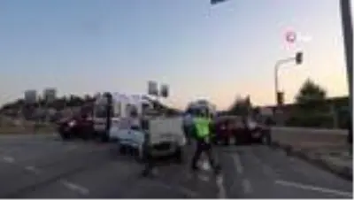 Kastamonu'da iki otomobil çarpıştı: 3 yaralı Kastamonu'da iki otomobil çarpıştı: 3 yaralı