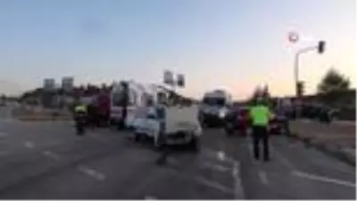Kastamonu'da iki otomobil çarpıştı: 3 yaralı Kastamonu'da iki otomobil çarpıştı: 3 yaralı