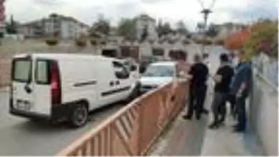 Kazaya karışan aracın alkollü sürücüsü sağlık ekiplerine saldırdı Kazaya karışan aracın alkollü sürücüsü sağlık ekiplerine saldırdı