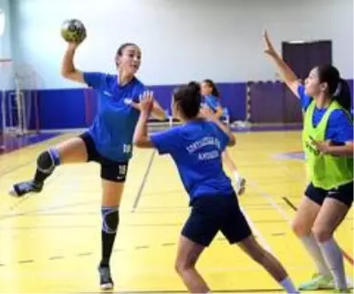 Konyaaltı Belediyesi Kadın Hentbol takımı tempo yükseltti Konyaaltı Belediyesi Kadın Hentbol takımı tempo yükseltti