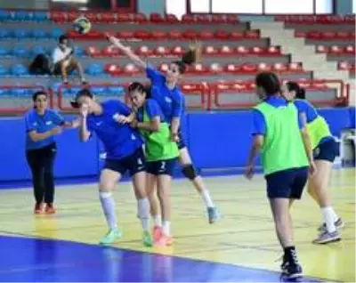 Konyaaltı Belediyesi Kadın Hentbol takımı tempo yükseltti Konyaaltı Belediyesi Kadın Hentbol takımı tempo yükseltti