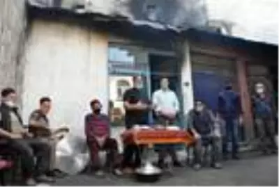 Koronavirüse dikkat çekmek için bakırdan maske yaptı Koronavirüse dikkat çekmek için bakırdan maske yaptı
