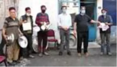 Koronavirüse dikkat çekmek için bakırdan maske yaptı Koronavirüse dikkat çekmek için bakırdan maske yaptı