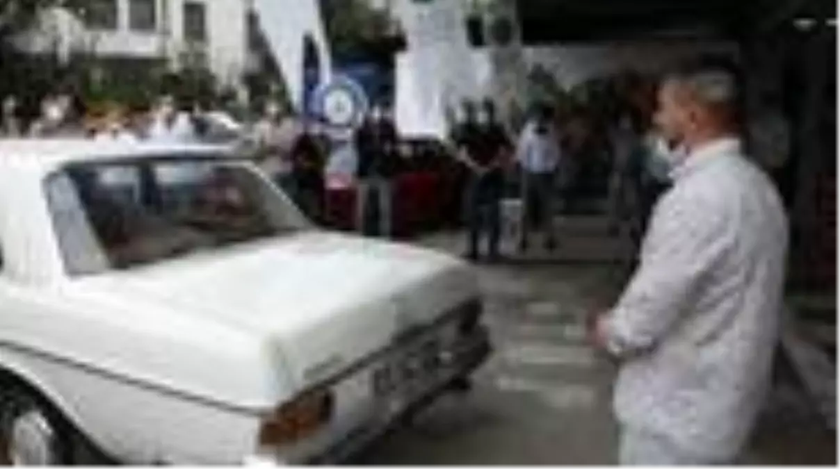 Kovid-19 hastaları için dua edip sağlık çalışanları için konvoy düzenlediler