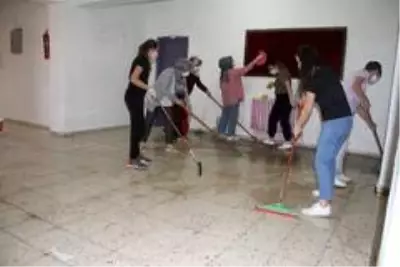 Köy okulu öğretmenlerinden örnek davranış Köy okulu öğretmenlerinden örnek davranış