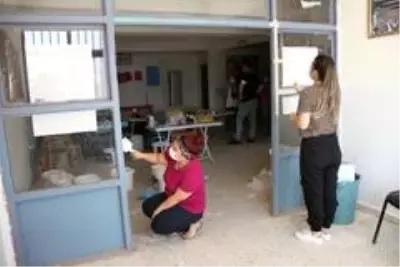 Köy okulu öğretmenlerinden örnek davranış Köy okulu öğretmenlerinden örnek davranış
