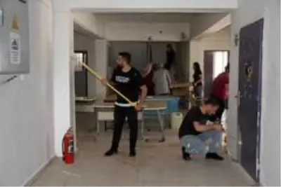 Köy okulu öğretmenlerinden örnek davranış Köy okulu öğretmenlerinden örnek davranış