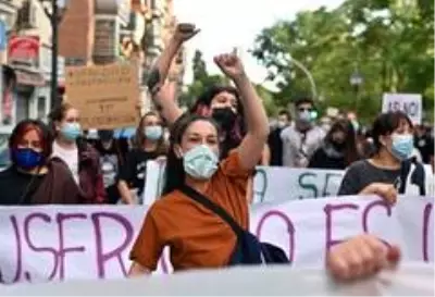 Son Dakika: - Madrid'de yarın başlayacak olan bölgesel karantina protesto edildi Son Dakika: - Madrid'de yarın başlayacak olan bölgesel karantina protesto edildi