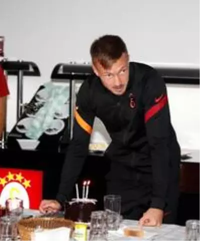 Martin Linnes'in doğum günü kutlandı Martin Linnes'in doğum günü kutlandı