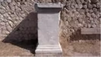 Öğrenci olarak adım attığı antik kente ömrünü adadı - ÇANAKKALE Öğrenci olarak adım attığı antik kente ömrünü adadı - ÇANAKKALE