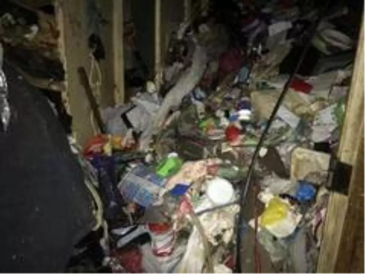 Rusya'daki çöp evde yaşlı çiftin çürümüş cesedi bulundu