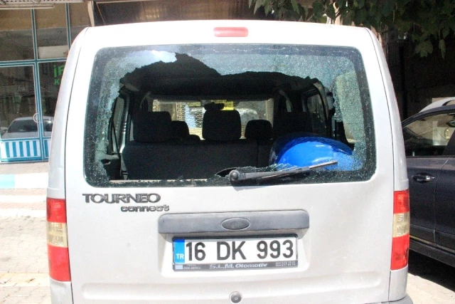 Şanlıurfa'da yabancı uyruklu kadın, demir levye ile 21 aracın camını kırdı  - Şanlıurfa