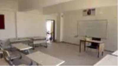 Silopi'de fedakar öğretmenler okulu boyadı Silopi'de fedakar öğretmenler okulu boyadı