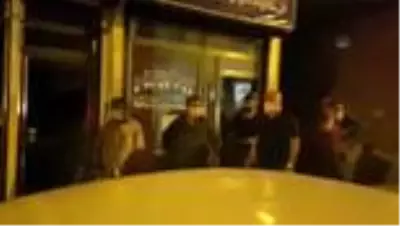 Sosyal mesafe kuralına uymayan kahvehane müşterileri hakkında tutanak tutuldu Sosyal mesafe kuralına uymayan kahvehane müşterileri hakkında tutanak tutuldu