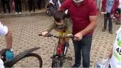 Sultangazi'de pedallar sağlıklı yaşam için çevrildi Sultangazi'de pedallar sağlıklı yaşam için çevrildi