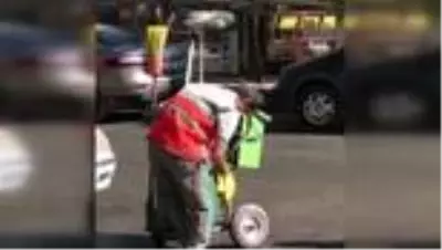 Temizlik işçisi ekmek teknesini eliyle böyle sildi Temizlik işçisi ekmek teknesini eliyle böyle sildi