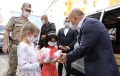 Vali Varol, Şehit Harun Aslan'ın ailesine taziye ziyaretinde bulundu Vali Varol, Şehit Harun Aslan'ın ailesine taziye ziyaretinde bulundu