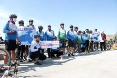 Son dakika haberleri! 'Van Gölü Kirlenmesin, Mavi Kalsın' sloganıyla Ankara'ya pedal çevirdiler Son dakika haberleri! 'Van Gölü Kirlenmesin, Mavi Kalsın' sloganıyla Ankara'ya pedal çevirdiler