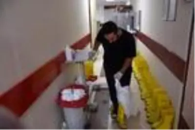 Yoğun bakımdaki sağlık çalışanlarının koronavirüs mücadelesi Yoğun bakımdaki sağlık çalışanlarının koronavirüs mücadelesi