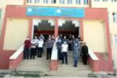 Yüksekova'da öğretmenler, öğrencileri için okullarını hazırlıyor