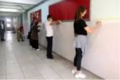 Yüksekova'da öğretmenler, öğrencileri için okullarını hazırlıyor