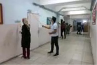 Yüksekova'da öğretmenler, öğrencileri için okullarını hazırlıyor