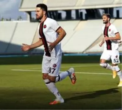 Zukanovic, Karagümrük'ü ayakta tuttu Zukanovic, Karagümrük'ü ayakta tuttu