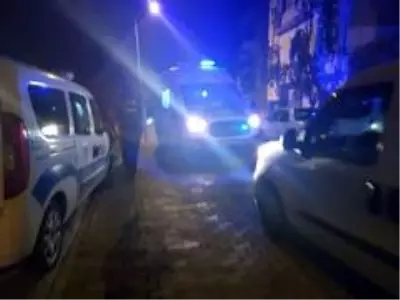 2 grup arasındaki kavga mahalleyi karıştırdı! Çok sayıda yaralı var 2 grup arasındaki kavga mahalleyi karıştırdı! Çok sayıda yaralı var