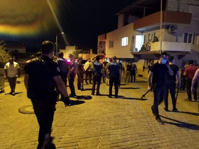 2 grup arasındaki kavga mahalleyi karıştırdı! Çok sayıda yaralı var 2 grup arasındaki kavga mahalleyi karıştırdı! Çok sayıda yaralı var