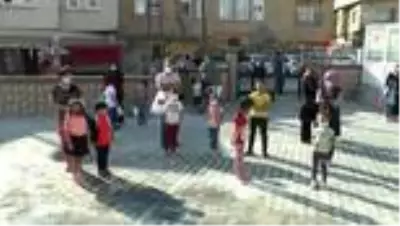 6 aylık aranın ardından öğrenciler okullarına kavuştu 6 aylık aranın ardından öğrenciler okullarına kavuştu